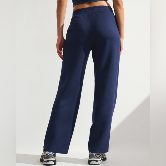 NWT Abercrombie & Fitch YPB neoKNIT On The Go Straight Leg Pant - Picture 2 of 7